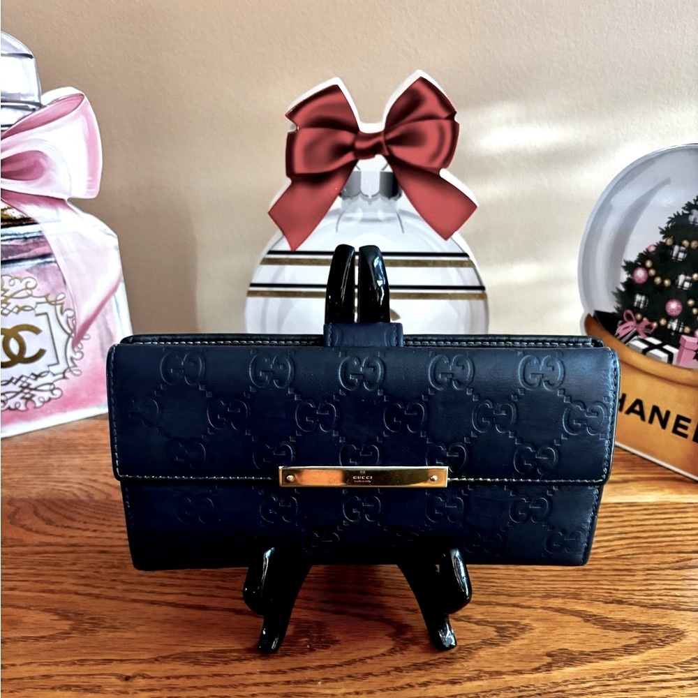 GUCCI Vintage Leather Monogram Blue wallet. EUC includes dust bag